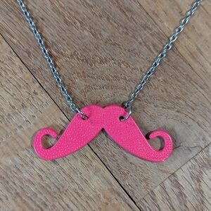 Pink Mustache Necklace – Quirky Chic Statement Accessory 🌟